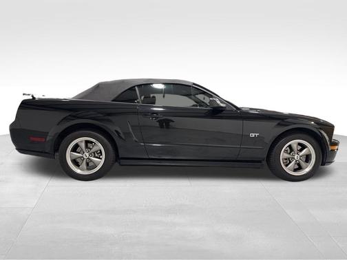 2005 Ford Mustang GT Premium