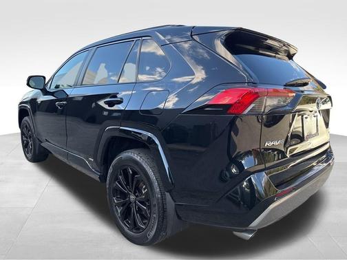 2022 Toyota RAV4 Hybrid SE