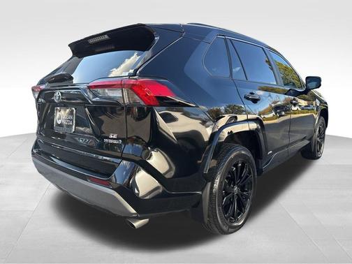 2022 Toyota RAV4 Hybrid SE