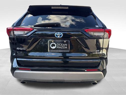 2022 Toyota RAV4 Hybrid SE