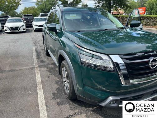 2022 Nissan Pathfinder SL