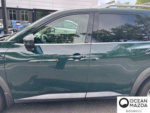 2022 Nissan Pathfinder SL