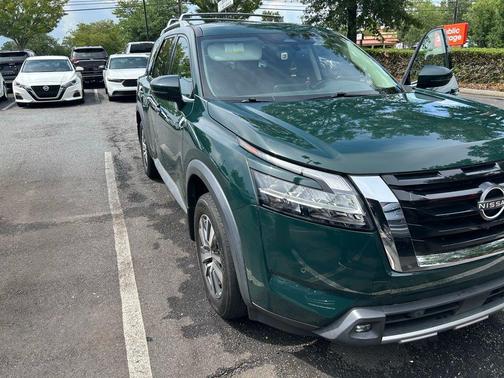 2022 Nissan Pathfinder SL