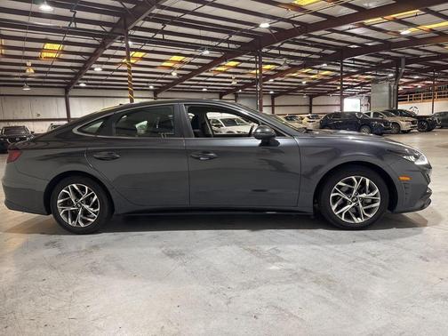 2022 Hyundai SONATA SEL