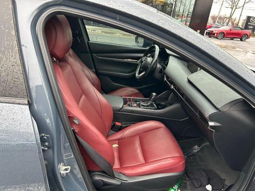 2022 Mazda Mazda3 Carbon Edition