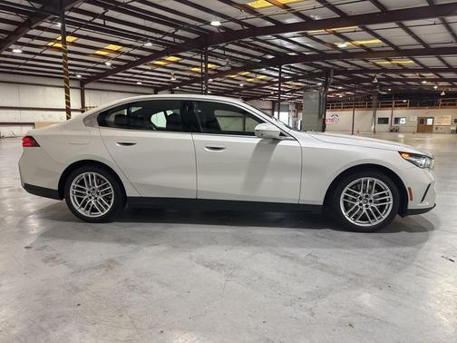 2025 BMW 530 i