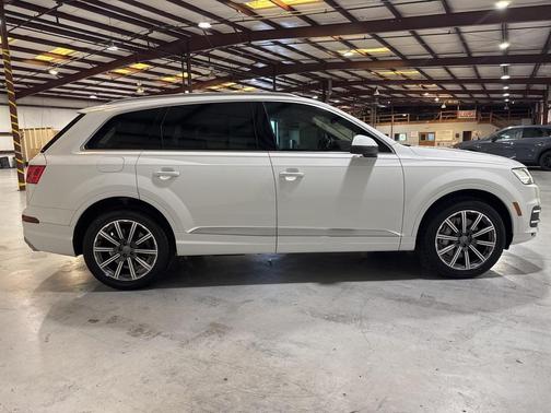 2019 Audi Q7 45 Premium Plus