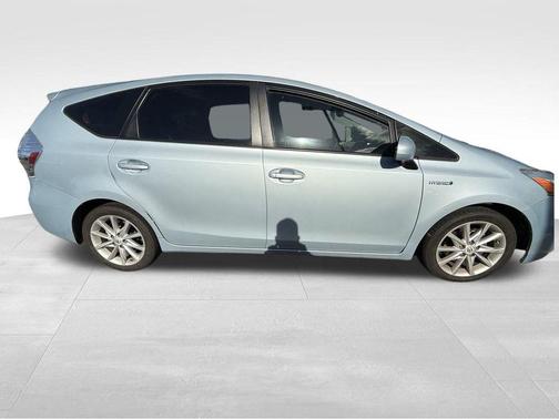 2013 Toyota Prius v Five