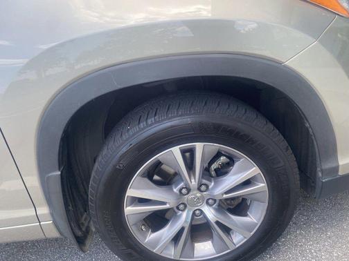 2014 Toyota Highlander LE Plus