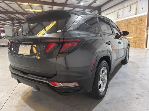 2022 Hyundai TUCSON SE
