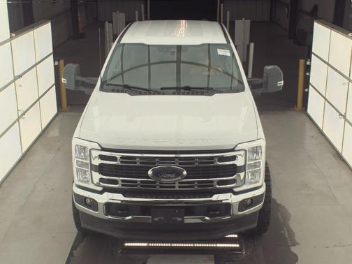 Oxford White 2025 Ford F-250 XLT