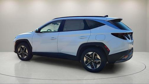 White Pearl 2025 Hyundai TUCSON SEL Convenience