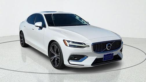 White 2022 Volvo S60 B5 Inscription