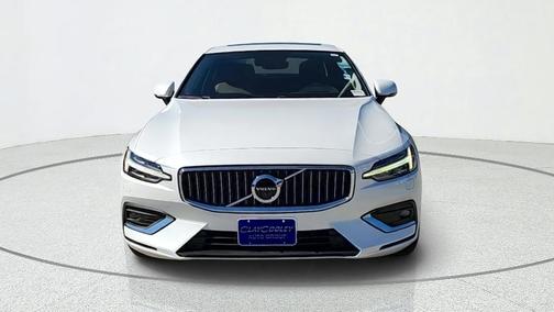White 2022 Volvo S60 B5 Inscription
