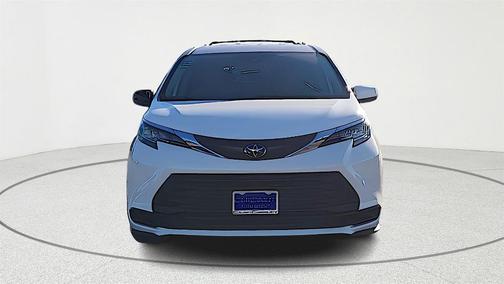 2022 Toyota Sienna LE