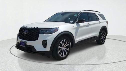 White Metallic 2025 Ford Explorer ST-Line