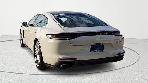 2022 Porsche Panamera 