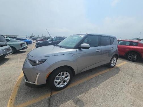 Gray 2025 Kia Soul LX