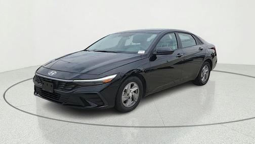 Black 2025 Hyundai ELANTRA SE