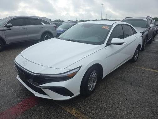 White 2025 Hyundai ELANTRA SE