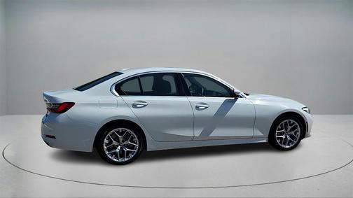 2025 BMW 330 i xDrive