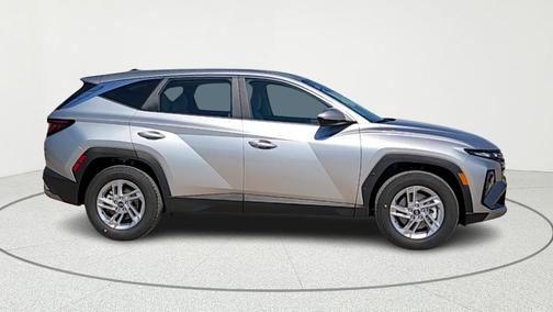 Shimmering Silver 2026 Hyundai TUCSON SE
