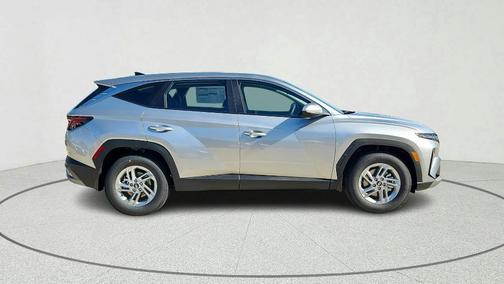 Shimmering Silver 2026 Hyundai TUCSON SE
