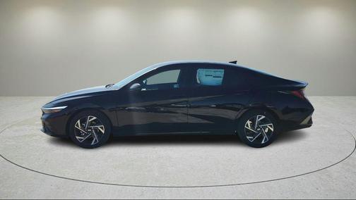 Black 2025 Hyundai ELANTRA SEL Sport