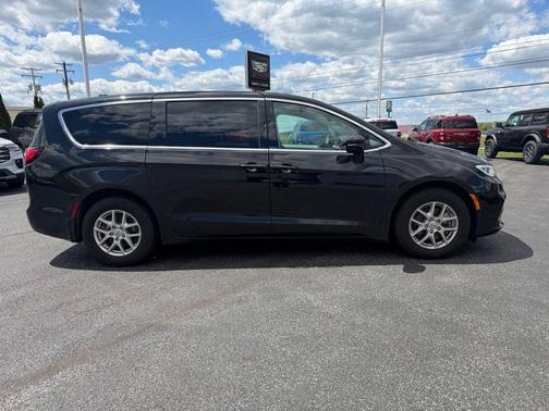 Diamond Black Crystal Pearlcoat 2024 Chrysler Pacifica Touring L