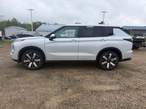 Alloy Silver Metallic 2025 Mitsubishi Outlander SE S-AWC