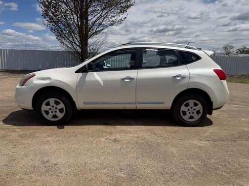 Pearl White 2014 Nissan Rogue Select S