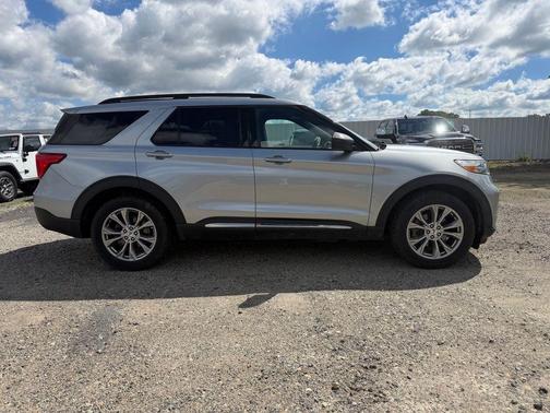 Iconic Silver Metallic 2020 Ford Explorer XLT
