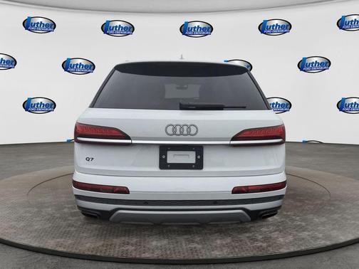 Samurai Gray Metallic 2025 Audi Q7 55 Premium Plus