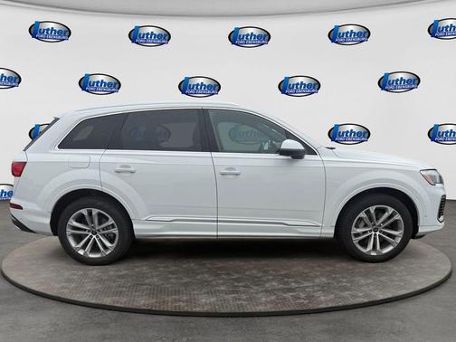 Samurai Gray Metallic 2025 Audi Q7 55 Premium Plus