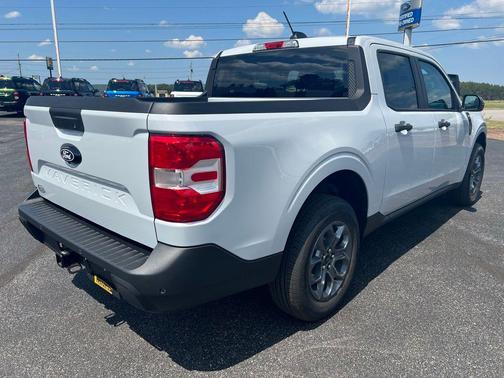 Space White Metallic 2025 Ford Maverick XLT