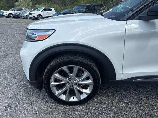 Star White Metallic Tri-Coat 2022 Ford Explorer Platinum