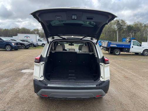 Pearl White Tricoat 2021 Nissan Rogue SL