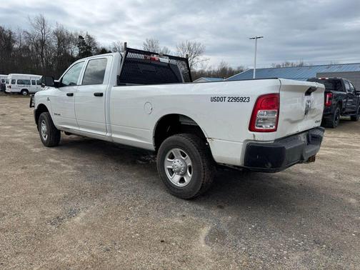 Bright White Clearcoat 2022 RAM 2500 Tradesman Crew Cab 4x4 8' Box