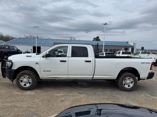 Bright White Clearcoat 2022 RAM 2500 Tradesman Crew Cab 4x4 8' Box