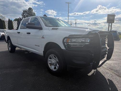 Bright White Clearcoat 2022 RAM 2500 Tradesman Crew Cab 4x4 8' Box