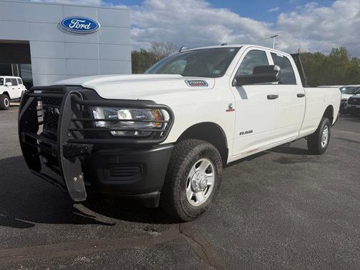 Bright White Clearcoat 2022 RAM 2500 Tradesman Crew Cab 4x4 8' Box