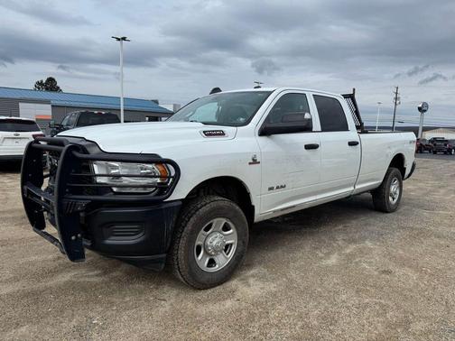 Bright White Clearcoat 2022 RAM 2500 Tradesman Crew Cab 4x4 8' Box