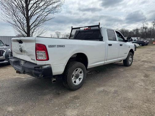 Bright White Clearcoat 2022 RAM 2500 Tradesman Crew Cab 4x4 8' Box