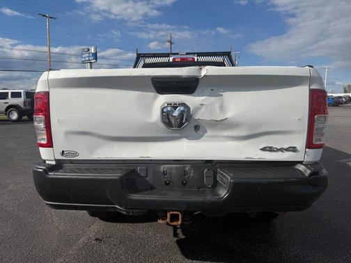 Bright White Clearcoat 2022 RAM 2500 Tradesman Crew Cab 4x4 8' Box