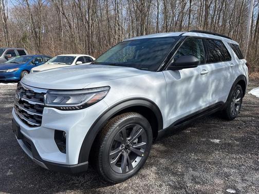 Space White Metallic 2026 Ford Explorer Active w/200A Pkg