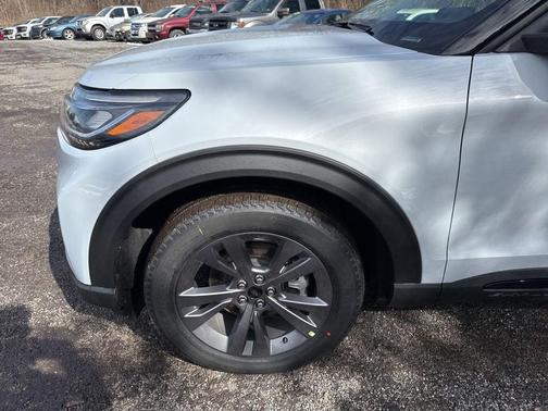 Space White Metallic 2026 Ford Explorer Active w/200A Pkg