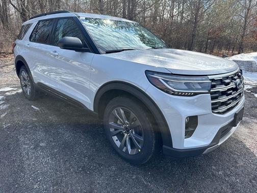 Space White Metallic 2026 Ford Explorer Active w/200A Pkg