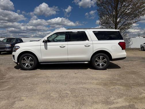 Star White Metallic Tri-Coat 2023 Ford Expedition Max XLT