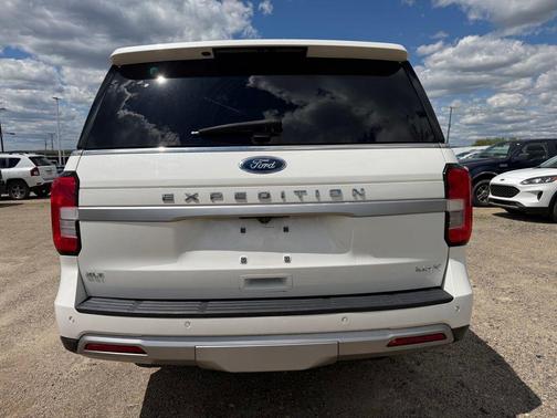 Star White Metallic Tri-Coat 2023 Ford Expedition Max XLT
