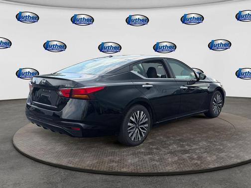 Super Black Clearcoat 2023 Nissan Altima 2.5 SV